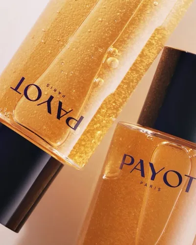 💧 Mais au fait… à quoi sert une infusion visage ?

Véritable booster de soin, l’infusion prépare la peau à recevoir les actifs de votre rituel skincare.
Elle rééquilibre, hydrate et réveille instantanément l’éclat : comme une première gorgée d’eau pour la peau. ✨

📅 Quand l’utiliser ?
Matin et/ou soir, juste après le nettoyage, avant le sérum et la crème.
Appliquée du bout des doigts ou à l’aide d’un coton, elle optimise la pénétration des soins et décuple leur efficacité. 💫

💡 Le geste des expertes : toujours tapoter délicatement pour activer la microcirculation et lisser le grain de peau.

#Payot #PayotParis #FacialInfusion #SkincareRoutine #HydrationBoost #GlowingSkin #LuxurySkincare #SkinCareTips #PayotSkincare #HealthySkin #SkincareExperts #SelfCare #RadiantSkin #BeautyRoutine