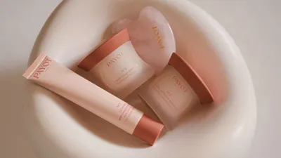 Si votre peau réagit à tout, voici ce que vous devez savoir 👇

 Quand la barrière cutanée s’affaiblit, la peau chauffe, picote et rougit plus vite. Froid, stress, variations de température ou soins trop agressifs : tout peut la déséquilibrer.
Pour l’apaiser durablement, misez sur une routine ciblée : la gamme N°2 des Laboratoires Payot, formulée pour calmer, protéger et rééquilibrer les peaux sensibles.

🧴 Crème Cachemire Apaisante —> réduit les rougeurs et nourrit les peaux normales à sèches.
 🌫️ Crème Nuage Apaisante —> rééquilibre le microbiome et calme les irritations.
 ☀️ CC Crème SPF50+ —> unifie, camoufle les rougeurs et protège du soleil.

#Payot #SensitiveSkinCare #N2Payot #RednessRelief #SoothingCare #CalmingSkincare #SensitiveSkinTips #BarrierSupport #CCCream #SkincareRoutine #MicrobiomeCare #institutdebeauté #thionville #metz