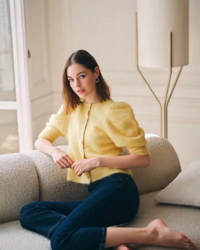 Spring is here 🌷

La lumière change, ta peau aussi.
Le printemps = petit reset skincare (tout en douceur).

☀️ Textures plus légères
💧 Hydratation fraîche
✨ Exfoliation douce 1–2x/semaine
🧴 SPF tous les jours
🍊 Vitamine C le matin pour booster l’éclat

Hello glow season 

#Payot #SpringSkincare #GlowSeason #thionville #metz