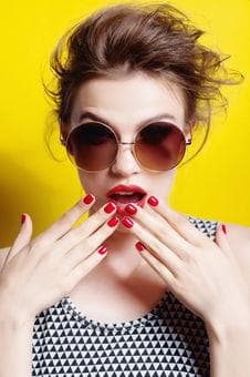 Forfait Manucure & Pose de Vernis semi-permanent couleur